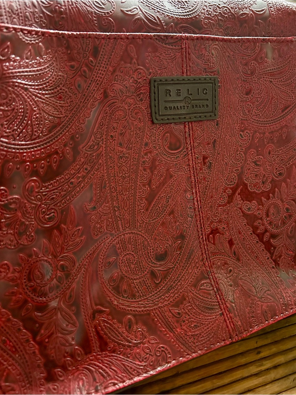 Relic Fossil Embossed Leather Shoulder Bag❤️🔥 - Picture 2 of 16